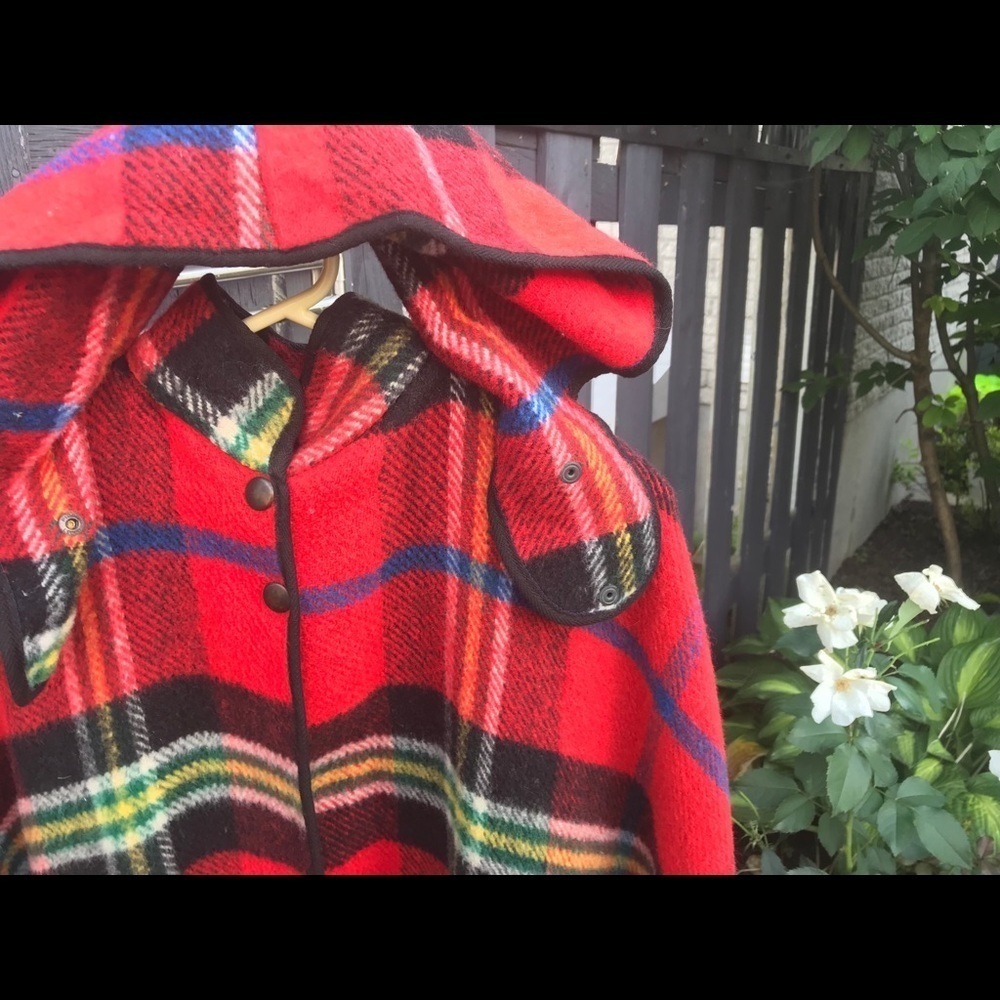 RARE FIND MADE IN ITALY Vintage TARTAN/Plaid Cape with REMOVABLE Hood - Picture 3 of 16